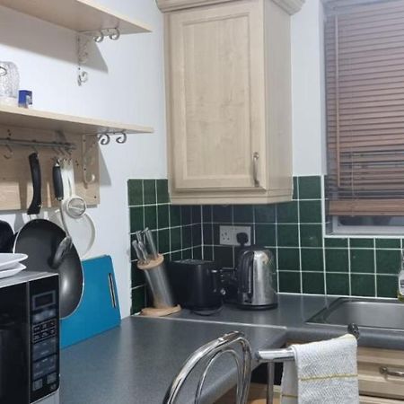 2 Bedroom Apartment - Greater London Dagenham Eksteriør billede
